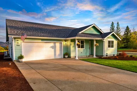 1106 Cascade Loop, Cave Junction, OR 97523