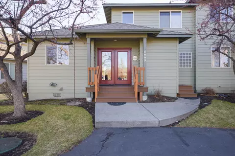 999 Golden Pheasant Dr, Redmond, OR 97756