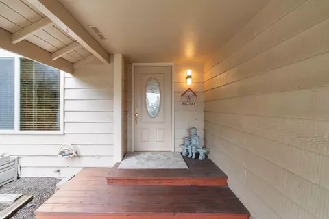 2875 NE Adrian Ct, Bend, OR 97701 photo 2