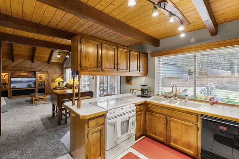 2875 NE Adrian Ct, Bend, OR 97701 photo 5