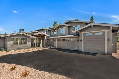 3110 NW Crossing Dr, Bend, OR 97703