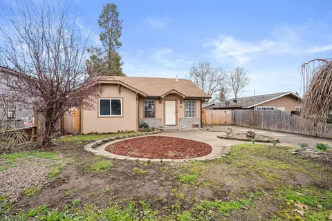26 Kenwood Ave, Medford, OR 97501