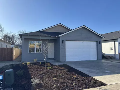 746 Dahl Pl #14, Medford, OR 97501
