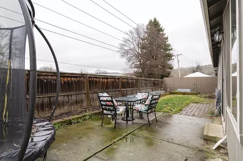 Exterior - 354 Sandi Way, Eagle Point, OR 97524 photo 2 of 3