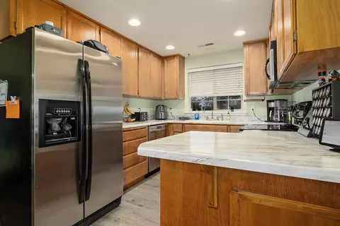 Kitchen - 354 Sandi Way, Eagle Point, OR 97524 photo 1 of 1