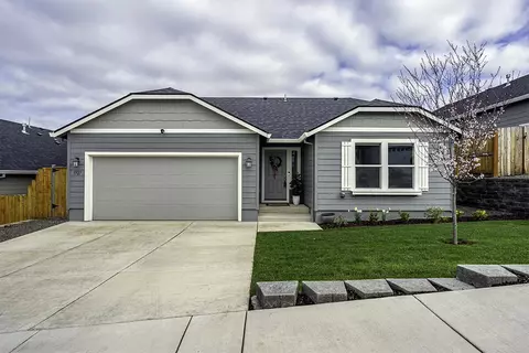 1727 Carrera Cir, Medford, OR 97504