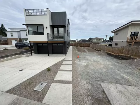 312 E Rapp Rd, Talent, OR 97540