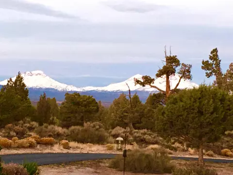 67188 Fryrear Rd, Bend, OR 97703