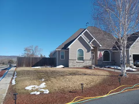 7122 Hager Ln, Klamath Falls, OR 97603