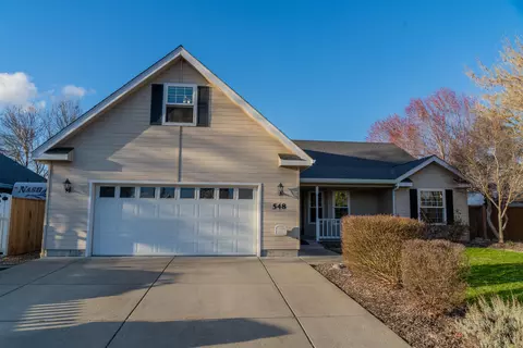 548 Blue Heron Dr, Central Point, OR 97502