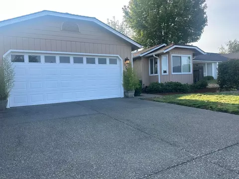 107 SE Harmony Cir, Grants Pass, OR 97527