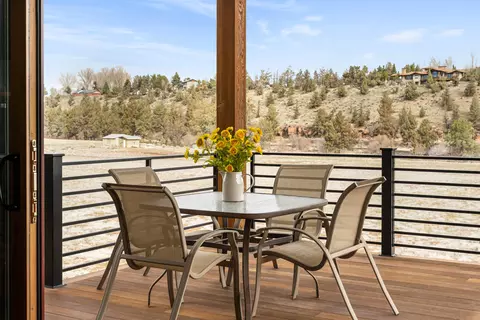 Exterior - 20334 Arrowhead Dr, Bend, OR 97703 photo 5 of 11