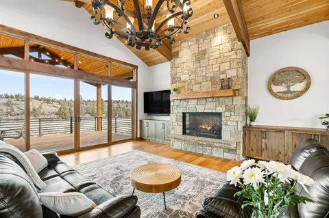 Living - 20334 Arrowhead Dr, Bend, OR 97703 photo 1 of 3