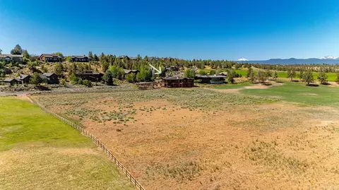 View/Area - 20334 Arrowhead Dr, Bend, OR 97703 photo 5 of 5