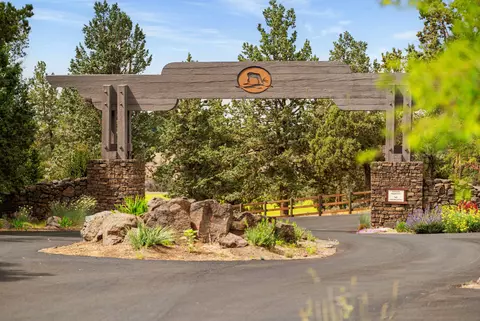 View/Area - 20334 Arrowhead Dr, Bend, OR 97703 photo 1 of 6