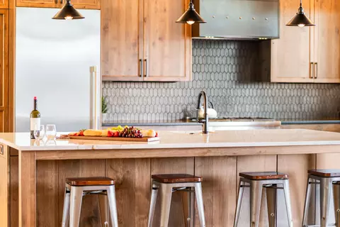 Kitchen - 20334 Arrowhead Dr, Bend, OR 97703 photo 5 of 10