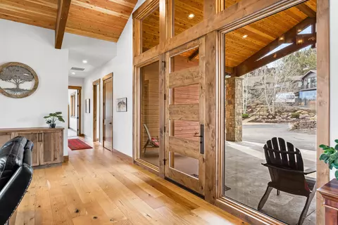 Entry Way - 20334 Arrowhead Dr, Bend, OR 97703 photo 4 of 4
