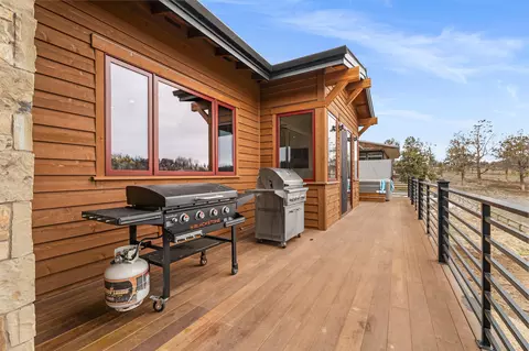 Exterior - 20334 Arrowhead Dr, Bend, OR 97703 photo 7 of 11