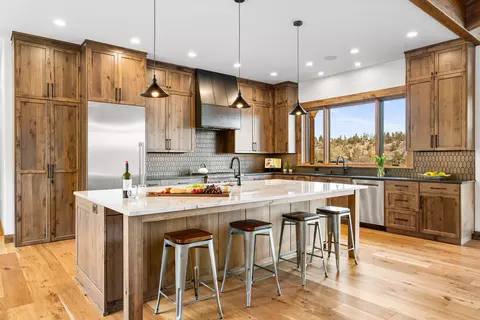 Kitchen - 20334 Arrowhead Dr, Bend, OR 97703 photo 2 of 10