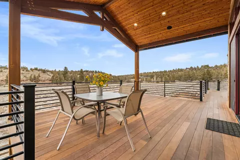Exterior - 20334 Arrowhead Dr, Bend, OR 97703 photo 6 of 11