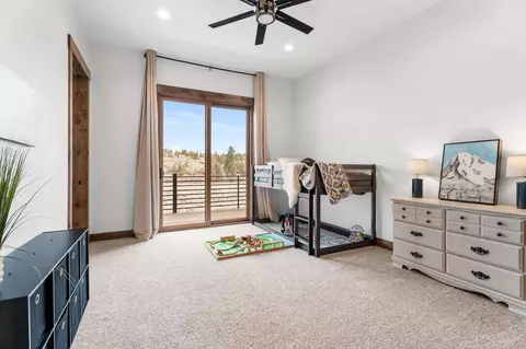 Bedroom - 20334 Arrowhead Dr, Bend, OR 97703 photo 2 of 4
