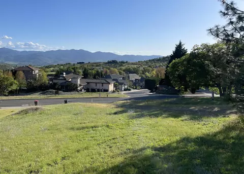 5626 Fallbrook Ln, Medford, OR 97504