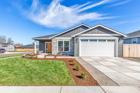3015 Mt Thielsen Dr, Medford, OR 97504