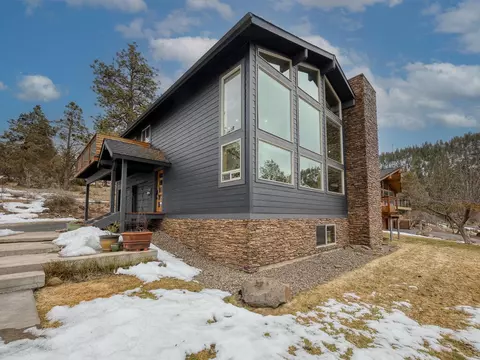 1279 Buck Island Dr, Klamath Falls, OR 97601