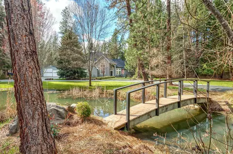 7081 Redthorne Rd, Rogue River, OR 97537