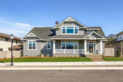 4137 Shamrock Dr, Medford, OR 97504