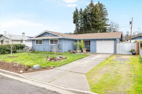 105 N 4th St, Talent, OR 97540
