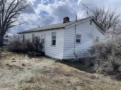 1220 Joe Wright Rd, Klamath Falls, OR 97603