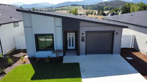 651 Terrazzo Way, Medford, OR 97501