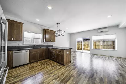 307 Everett Way, Talent, OR 97540 photo 4