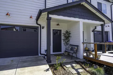 307 Everett Way, Talent, OR 97540 photo 3