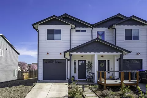 307 Everett Way, Talent, OR 97540