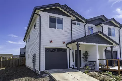 307 Everett Way, Talent, OR 97540 photo 2