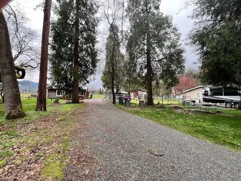 4334 Hilsinger Rd, Phoenix, OR 97535 photo 2