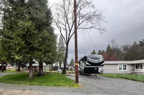 4334 Hilsinger Rd, Phoenix, OR 97535