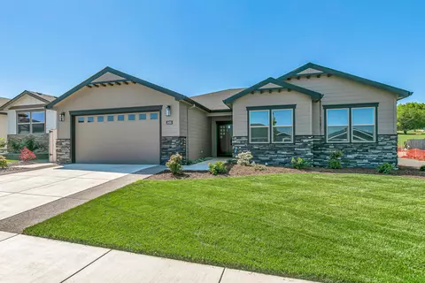 3020 Mt Thielsen Dr, Medford, OR 97504
