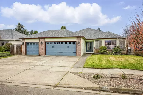 535 Carriage Ln, Jacksonville, OR 97530