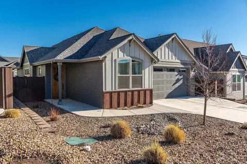 4142 SW 43rd St, Redmond, OR 97756