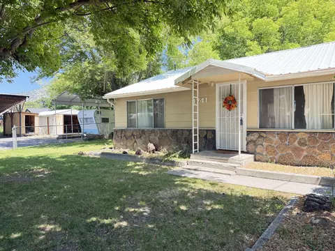 1741 Hope St, Klamath Falls, OR 97603