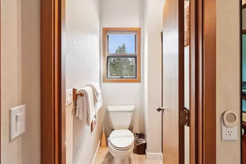 Bath - 57671 Poplar Ln #23, Sunriver, OR 97707 photo 3 of 4