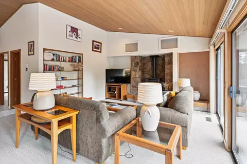 Living - 57671 Poplar Ln #23, Sunriver, OR 97707 photo 5 of 7