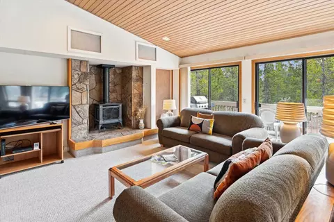 Living - 57671 Poplar Ln #23, Sunriver, OR 97707 photo 7 of 7