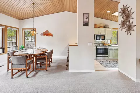 Dining - 57671 Poplar Ln #23, Sunriver, OR 97707 photo 1 of 4
