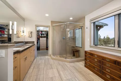 Bath - 61845 Ten Barr Ranch Rd, Bend, OR 97701 photo 4 of 6