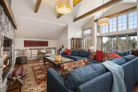 Living - 61845 Ten Barr Ranch Rd, Bend, OR 97701 photo 3 of 11