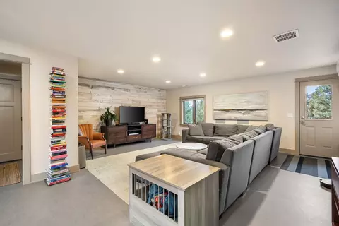 Living - 61845 Ten Barr Ranch Rd, Bend, OR 97701 photo 8 of 11